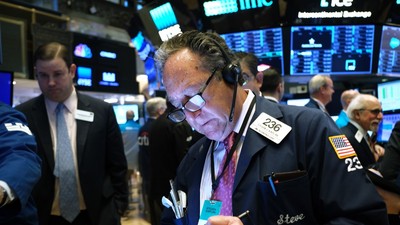 Giới đầu tư dè dặt sau những đe dọa mới đối với Fed